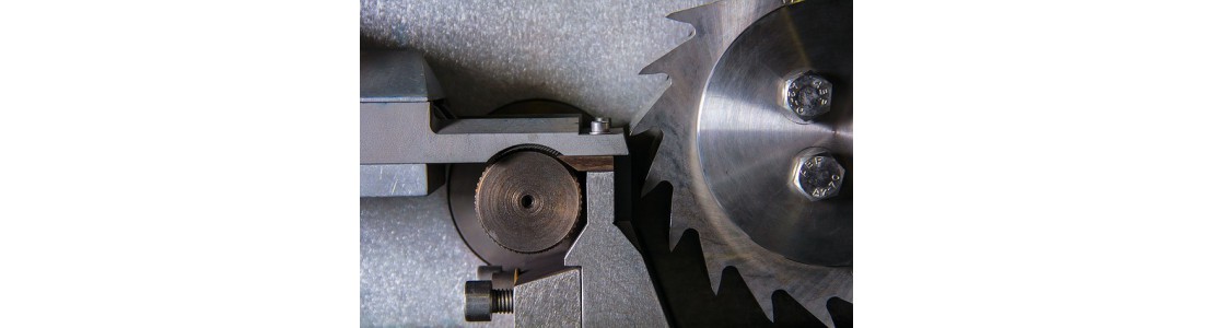 1000x1000-1464101538-industrial-1218153-640